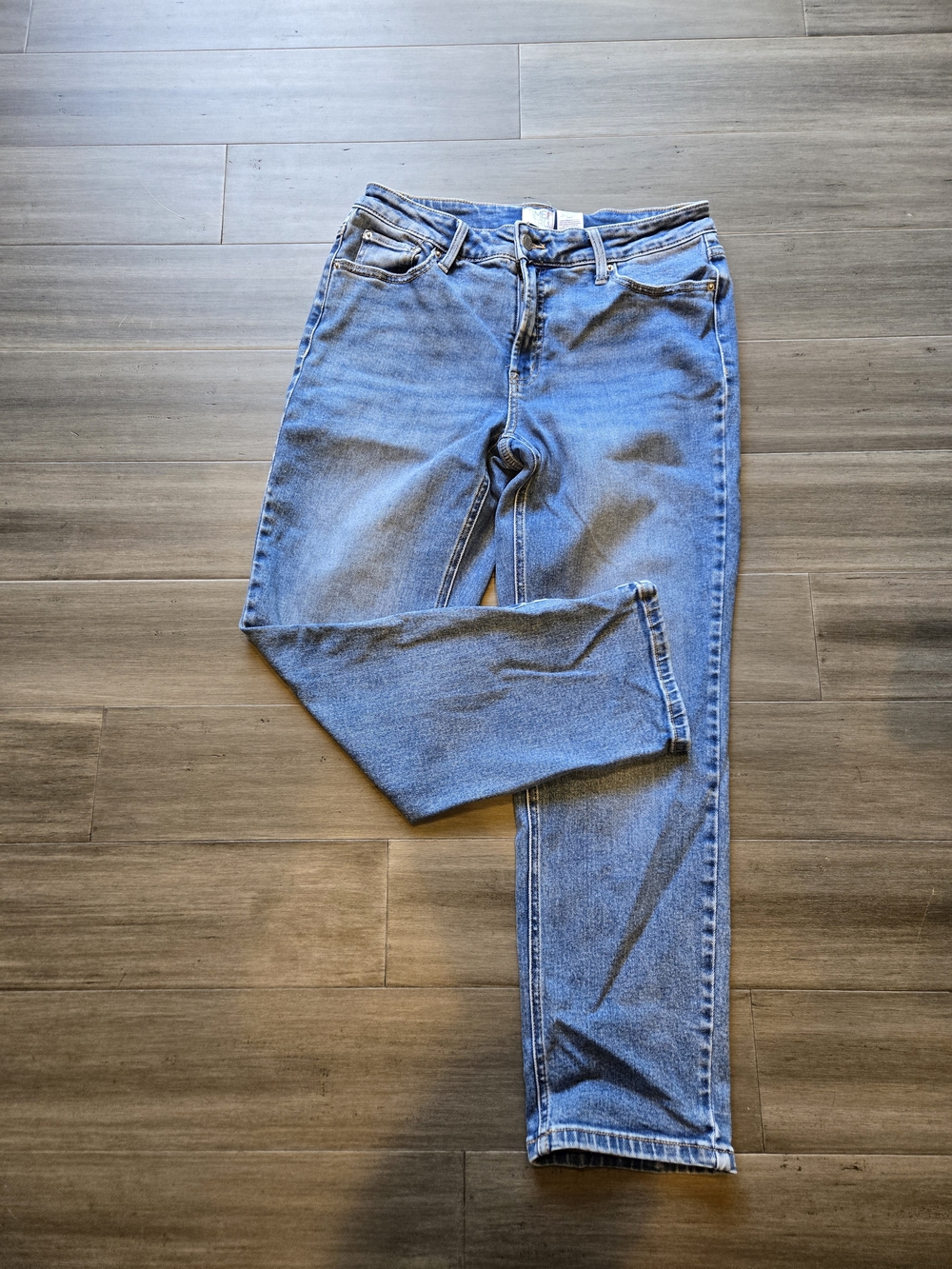 Time and Tru Straight-Leg Women’s Jeans in Medium Blue Wash